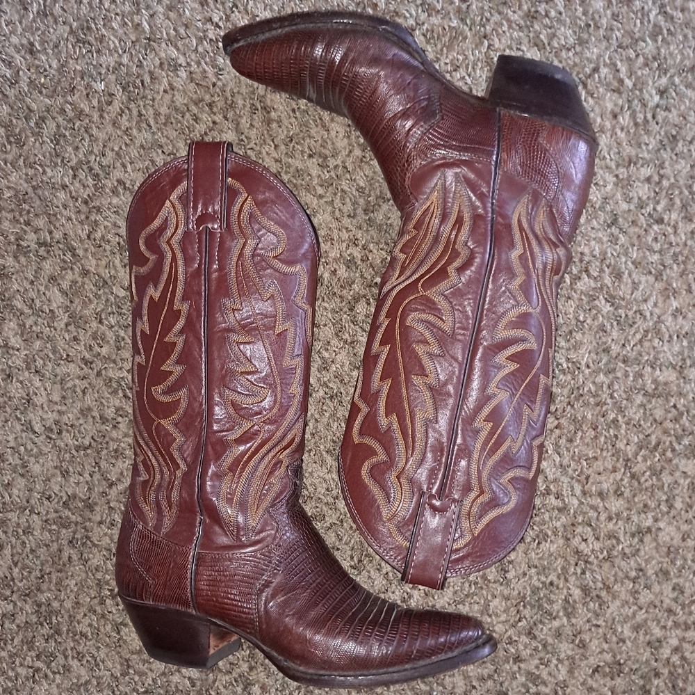 Justin Boots brown heeled cowboy boots